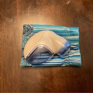 Travel-friendly Cream and Blue Fabric Shaver